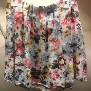 Floral print skirt.